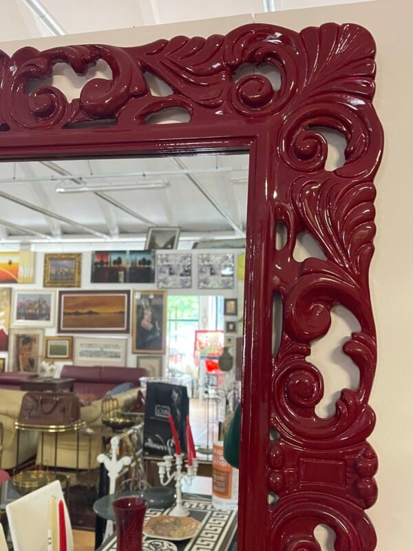 Specchio con cornice intagliata in legno verniciato rosso vintage - Image 3