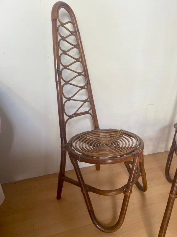 Set Salottino Vintage in Rattan: 2 Sedie con Schienale Alto e Tavolino Rotondo - Image 5