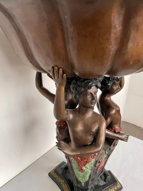 Antica centrotavola/scultura d’epoca realizzato in bronzo con figure di putti - Image 5