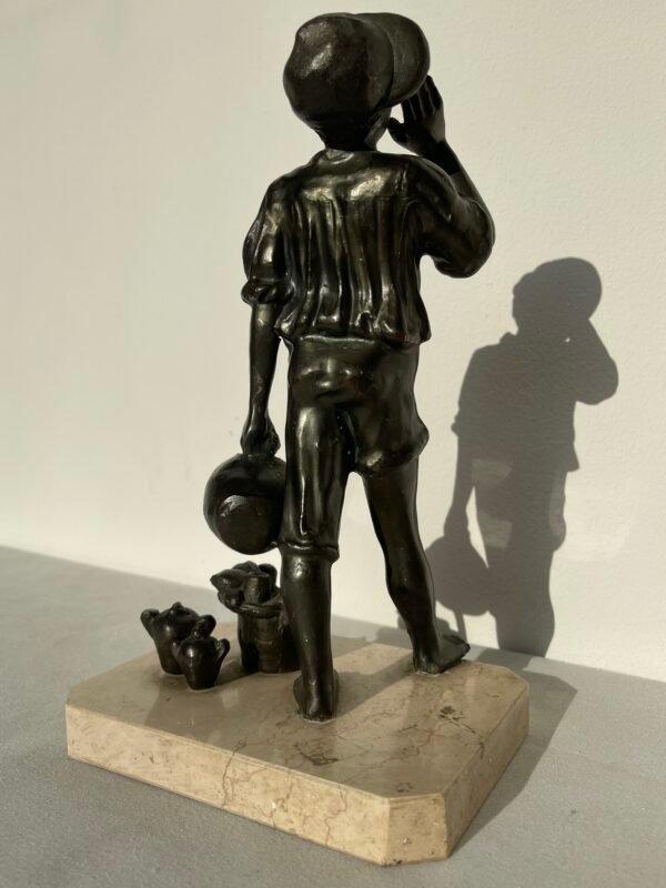 Scultura in Bronzo – Ragazzo con Brocca e Frutta su Base in Marmo - Image 6
