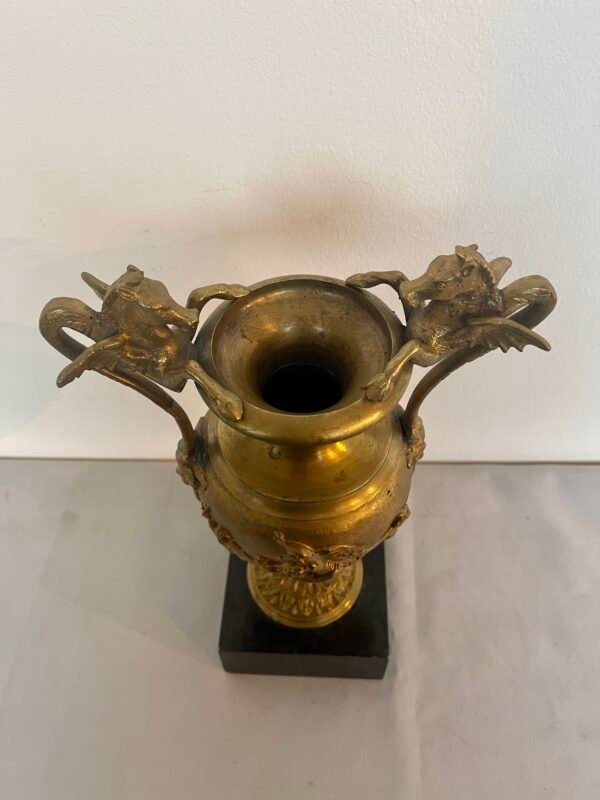 Vaso Antico in Bronzo con Decorazioni Classiche su Base in Marmo - Image 5