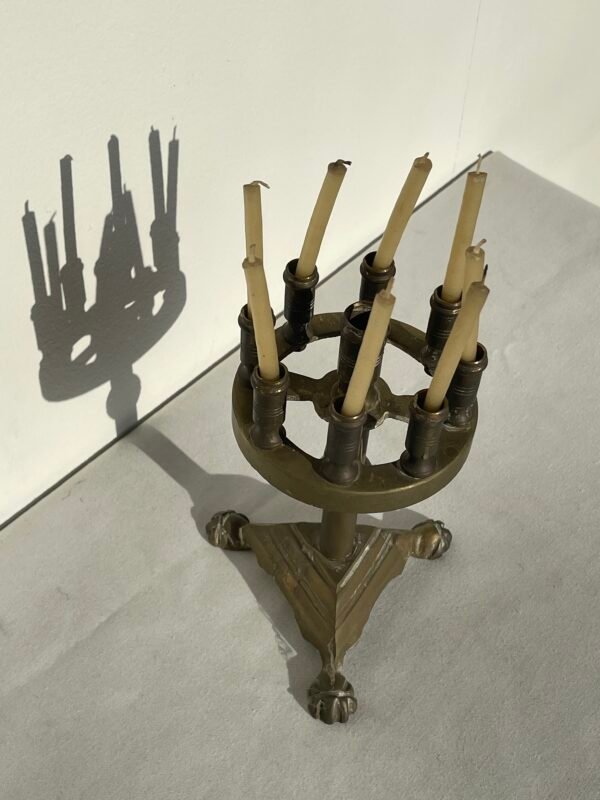 Antico Candelabro Rotondo a 9 Fiamme in Bronzo – Stile Ecclesiastico - Image 2