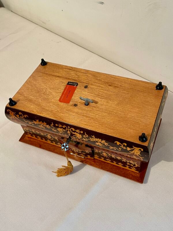 Scatola da Portagioie Antica in Legno Intarsiato con Specchio e Miniatura" - Image 5