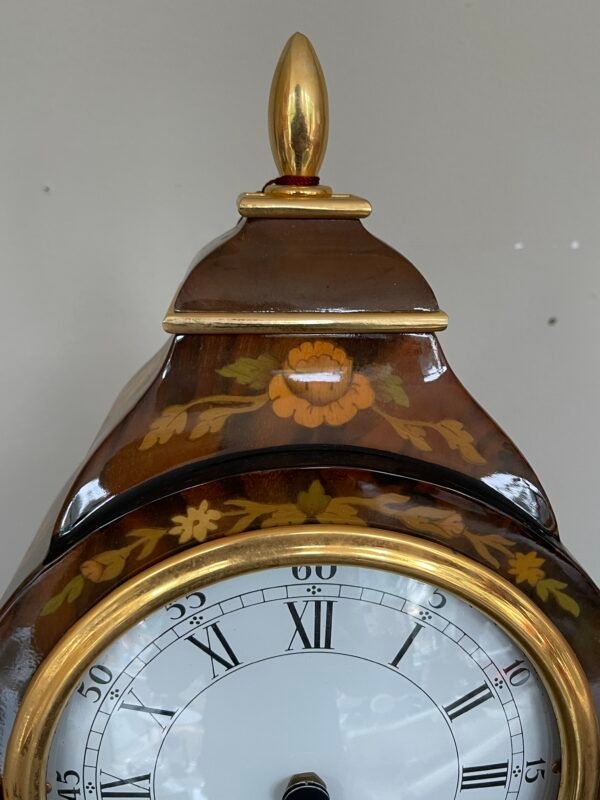 Orologio da Tavolo "Neuchatel" in Stile Classico con Pendolo e Decori Floreali - Image 3