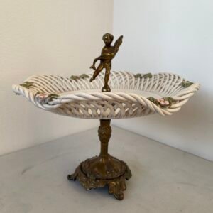 Centrotavola Vintage in Metallo Dorato con Base in Rete Intrecciata e Figurina in Bronzo - Elegante e Raffinato