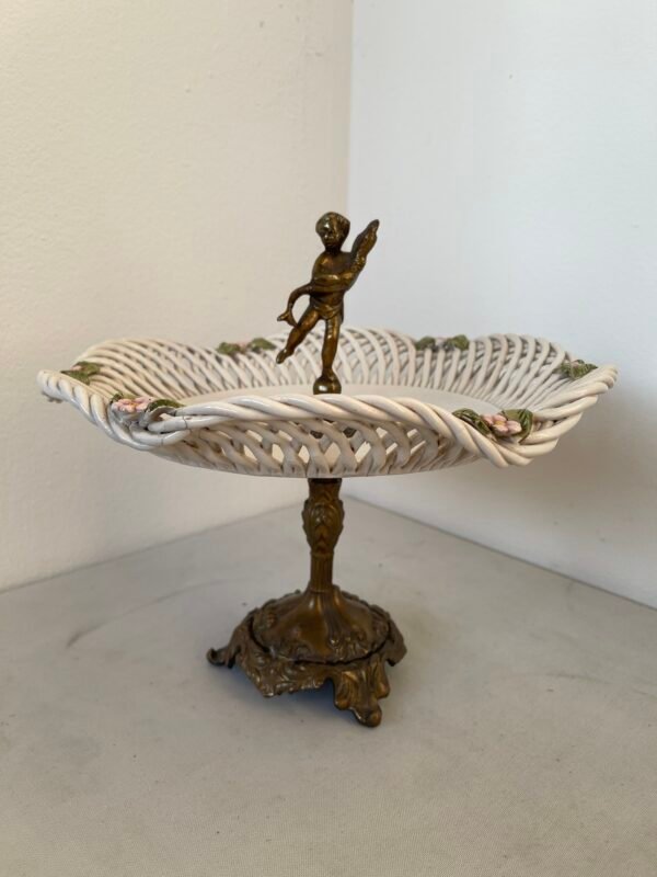 Centrotavola Vintage in Metallo Dorato con Base in Rete Intrecciata e Figurina in Bronzo - Elegante e Raffinato