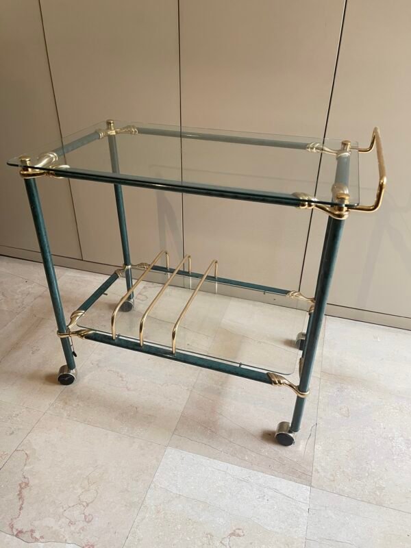 Elegante carrello da bar in stile retro unisce funzionalità e design sofisticato. - Image 2