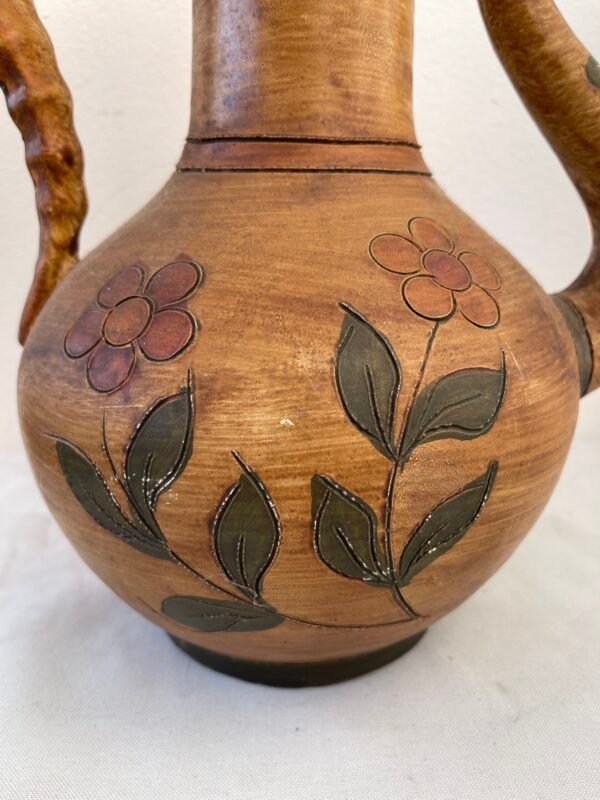 Brocca Decorativa in Terracotta Dipinta a Mano – Stile Rustico / Folk Art - Image 3