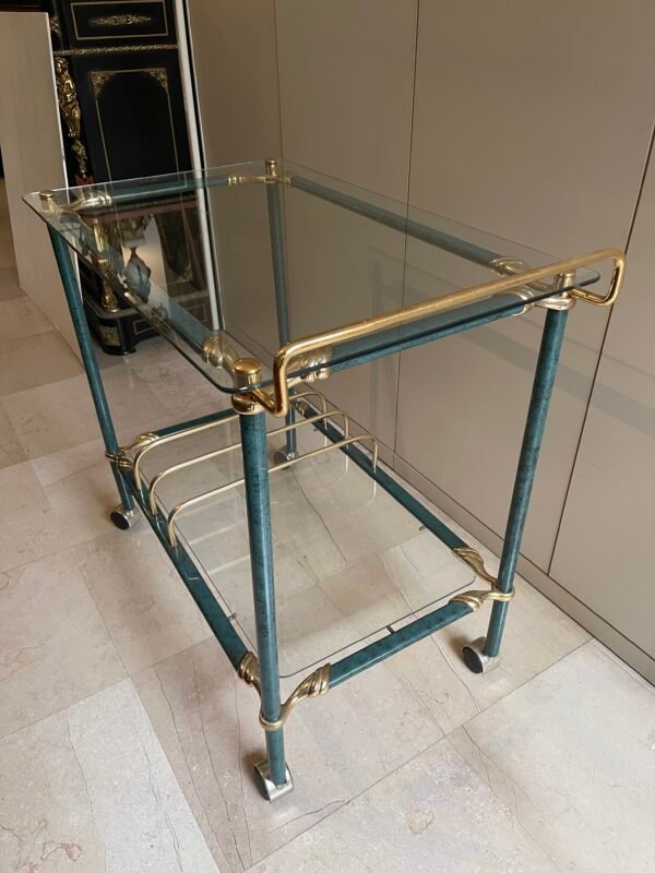 Elegante carrello da bar in stile retro unisce funzionalità e design sofisticato. - Image 3