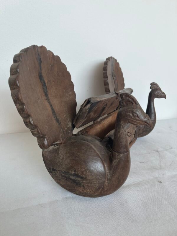 Antica Scatola Portagioie in Legno Intagliato – Motivo Pavoni - Image 6
