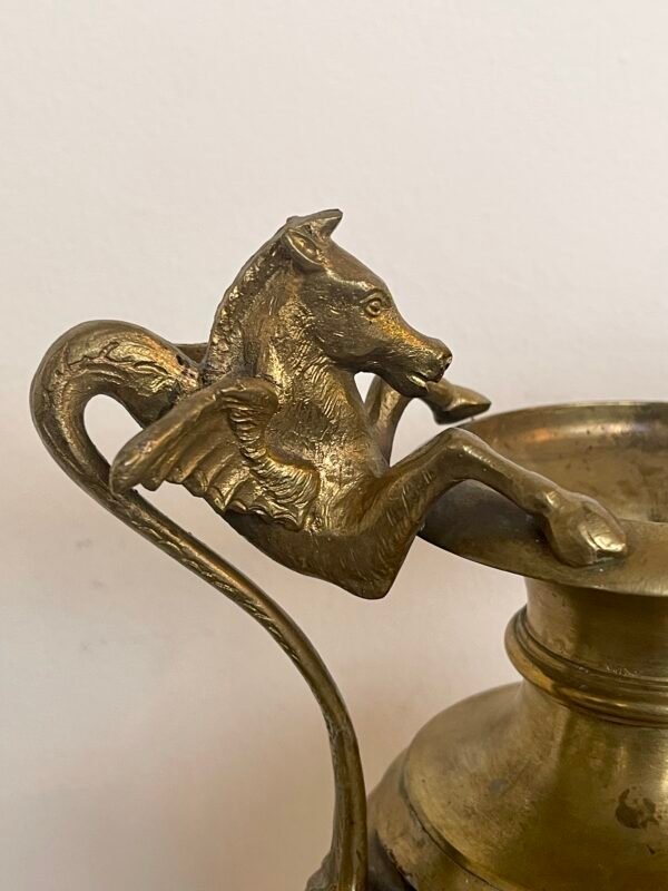 Vaso Antico in Bronzo con Decorazioni Classiche su Base in Marmo - Image 2