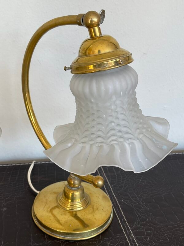 Lampade Vintage in Ottone e Vetro Opalino - Eleganza Retrò per la Tua Casa - Image 3