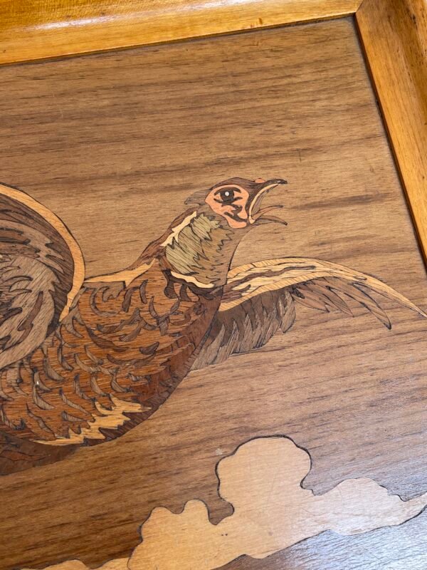 Vassoio vintage in legno intarsiato con uccello in volo - Image 4