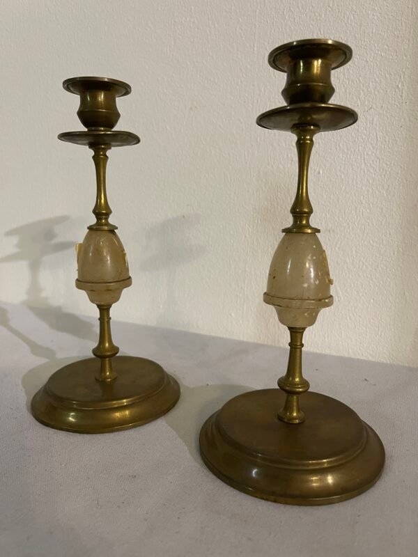 Coppia di Candelabri Antichi in Ottone e Alabastro – Stile Classico - Image 2