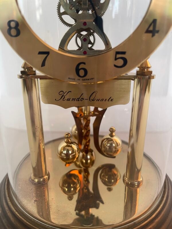 Orologio a pendolo Kundo-Quartz sotto campana di vetro – Made in Germany - Image 3