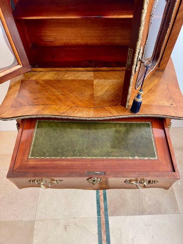 Petit Secrétaire in Stile Luigi XV – Mobiletto Vetrina con Bronzi Dorati - Image 4