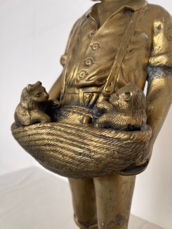 Statua vintage in bronzo dorato – Bambino con gattini - Image 2