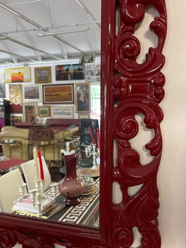 Specchio con cornice intagliata in legno verniciato rosso vintage - Image 4