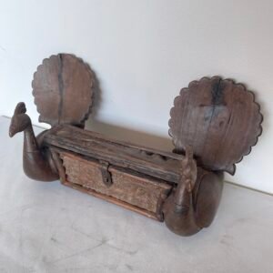 Antica Scatola Portagioie in Legno Intagliato – Motivo Pavoni