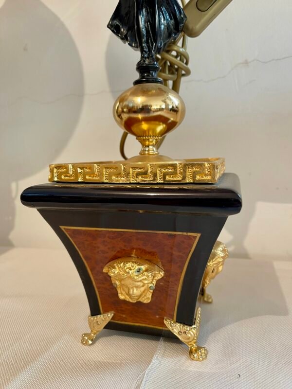 Coppia di Lampade da Tavolo Neoclassiche con Dettagli Dorati - Image 2