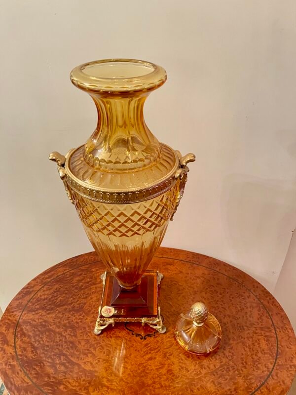Vaso in cristallo ambra con decorazioni dorate – design elegante - Image 3