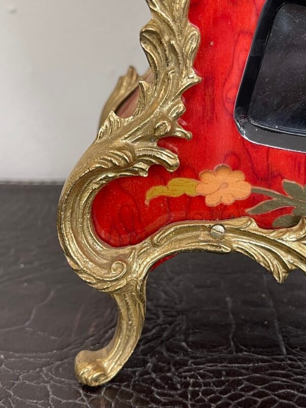 Orologio da Tavolo con Pendolo e Decorazioni Dorate – Stile Classico e Raffinato - Image 3