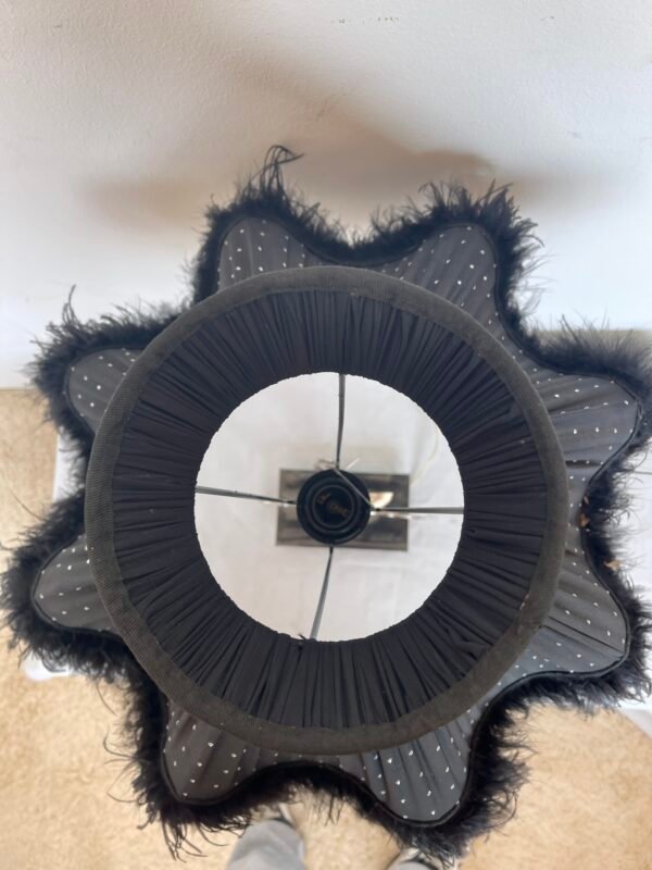 Lampada da Tavolo "Il Paralume Marina" – Design Glamour con Piume e Cristalli - Image 6