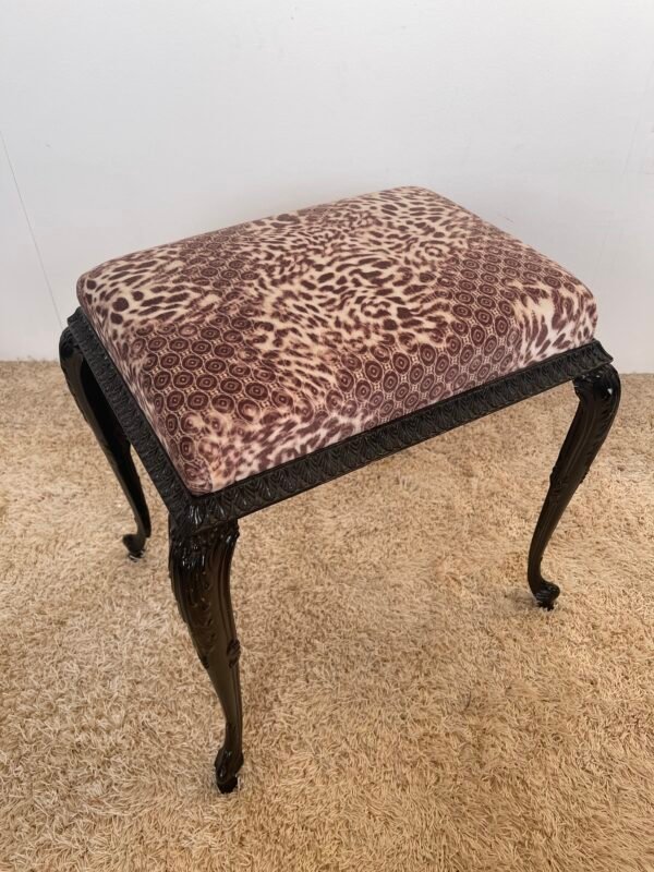 Sgabello vintage in stile barocco con tessuto animalier - Image 5