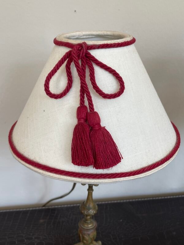 Coppia di lampade vintage in metallo dorato con paralumi eleganti - Image 3