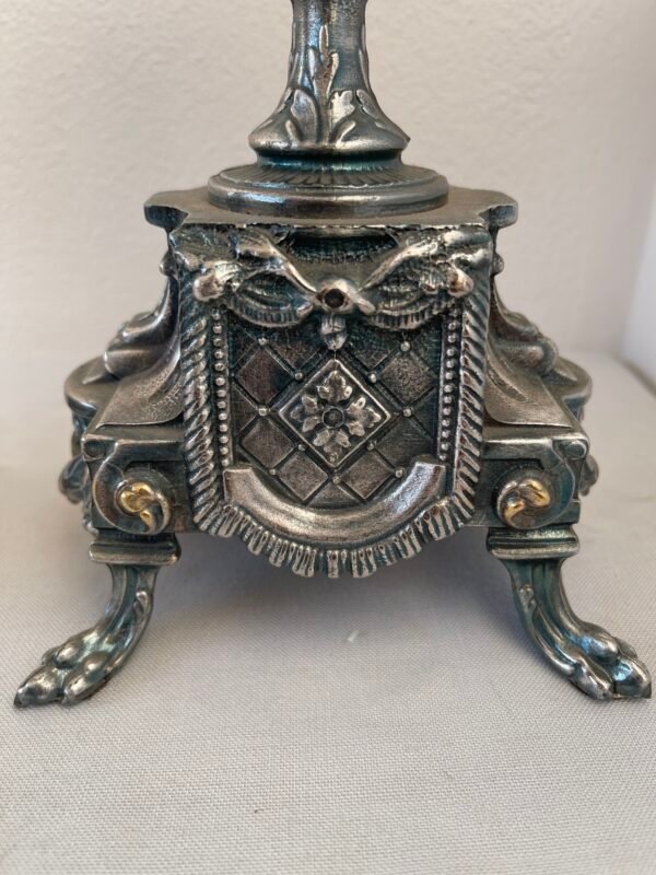 Coppia di urne decorative vintage in metallo e porcellana dipinta – Stile Rococò - Image 6