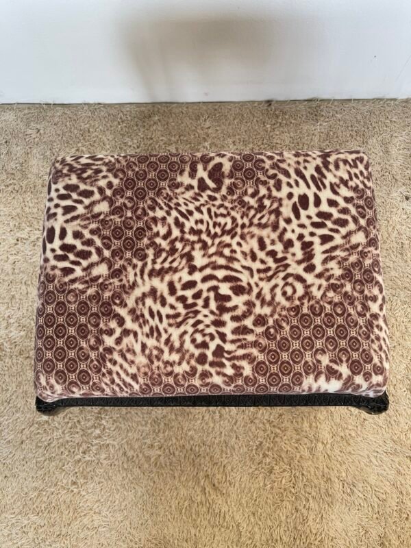 Sgabello vintage in stile barocco con tessuto animalier - Image 6
