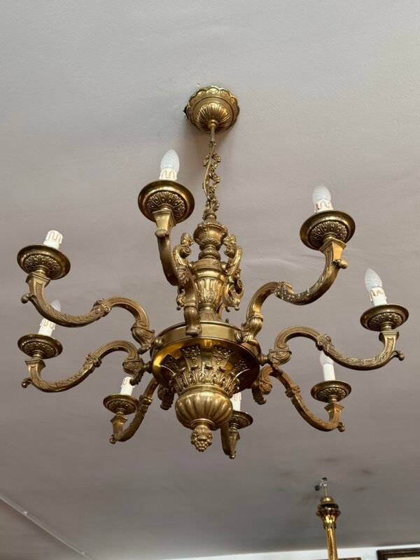 Lampadario italiano in bronzo dorato – Stile Luigi XVI, Maestoso e Raffinato