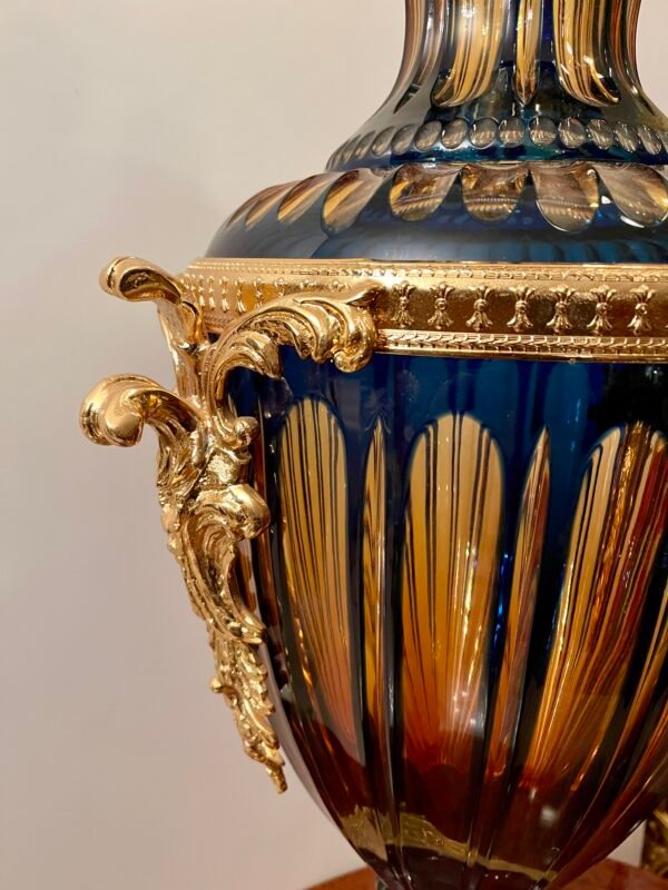 Anfora Italiana Reale in vetro colorato e bronzo dorato degli anni '70 - Image 4