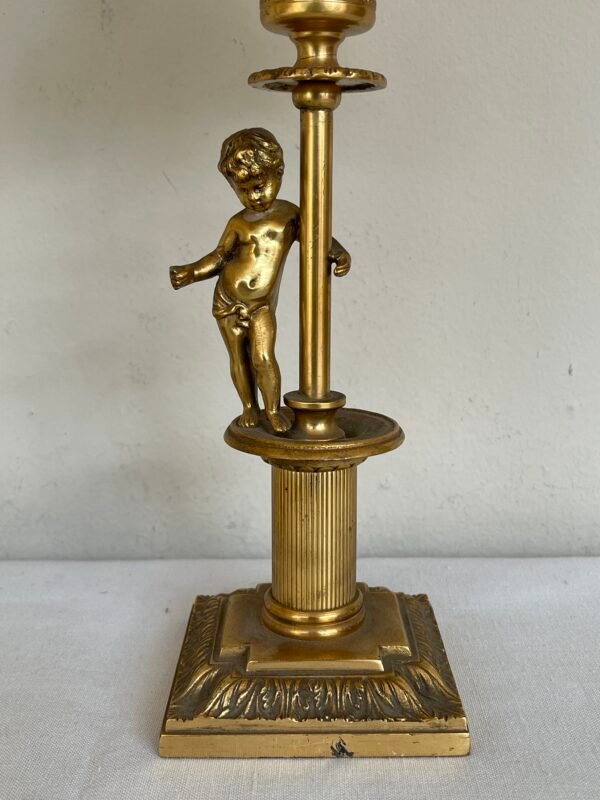 Elegante coppia di lampade da tavolo in stile Impero con Putti – Ottone Dorato - Image 2