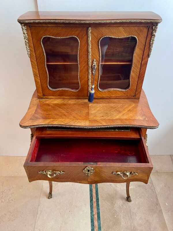 Petit Secrétaire in Stile Luigi XV – Mobiletto Vetrina con Bronzi Dorati - Image 5