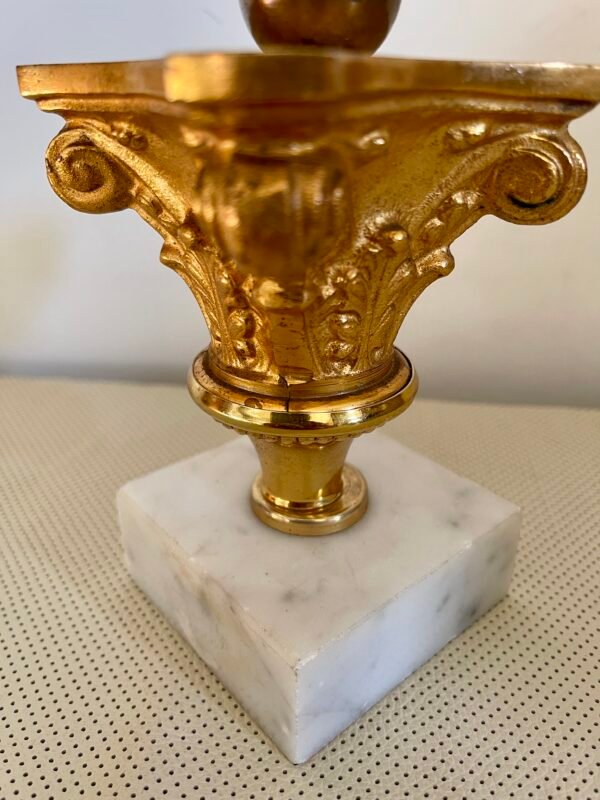 Scultura Decorativa in Metallo – Coppia di Pesci su Base Dorata e Marmo - Image 6