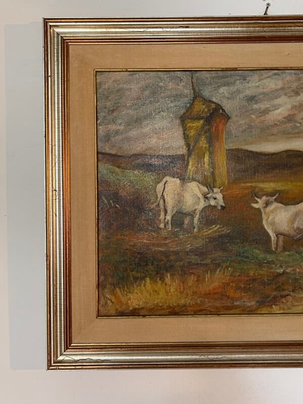 Quadro vintage dipinto ad olio su tela, raffigurante una suggestiva scena rurale con due mucche al pascolo in un paesaggio collinare. - Image 4
