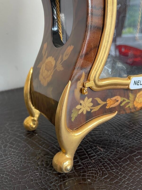 Orologio da Tavolo "Neuchatel" in Stile Classico con Pendolo e Decori Floreali - Image 4