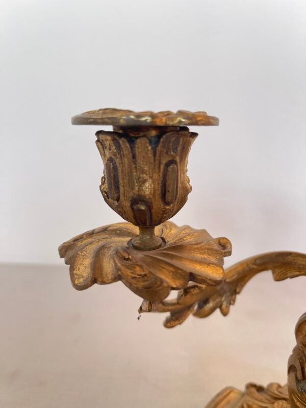 Coppia di candelabri in bronzo dorato – Stile classico - Image 2