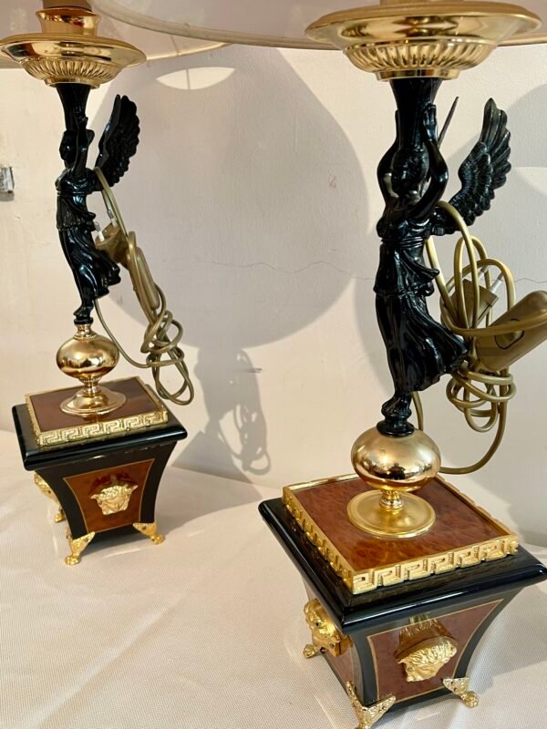 Coppia di Lampade da Tavolo Neoclassiche con Dettagli Dorati - Image 5