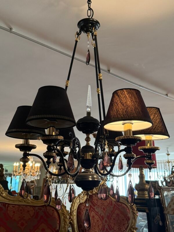 Affascinante lampadario italiano in stile classico con paralumi e gocce di cristallo colorato - Image 2