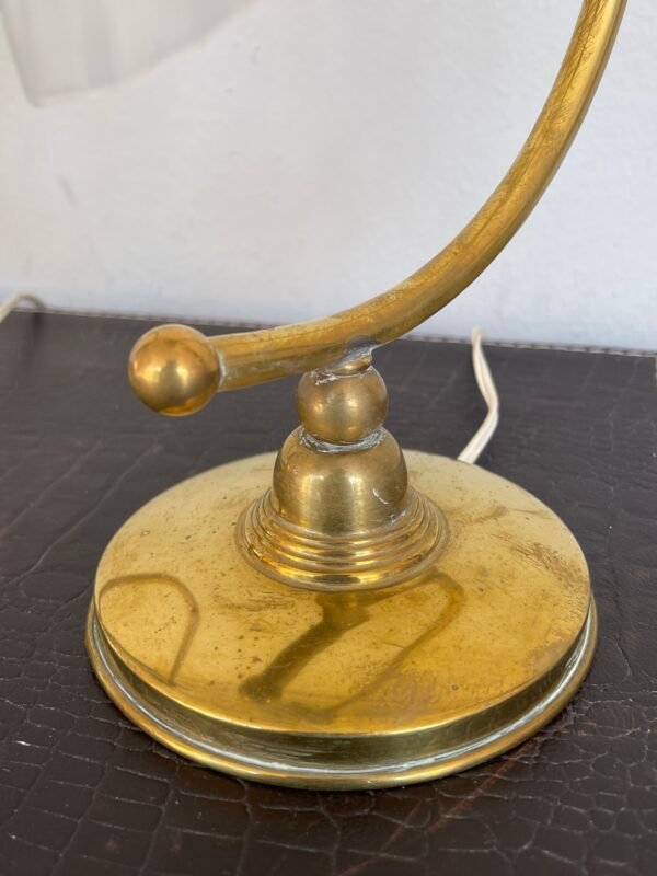 Lampade Vintage in Ottone e Vetro Opalino - Eleganza Retrò per la Tua Casa - Image 5