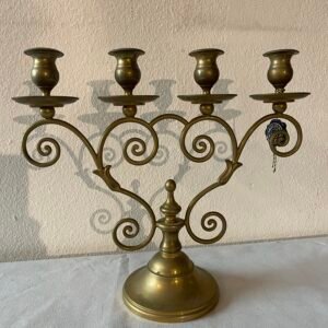 Candelabro in Ottone a Quattro Fiamme con Volute