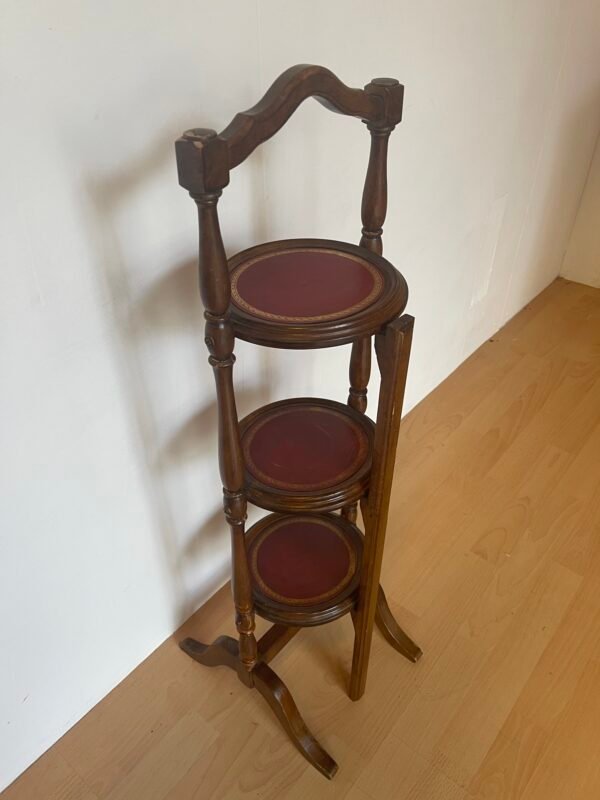 Mobile a Tre Ripiani in Legno con Dettagli in Pelle Rossa – Elegante e Classico - Image 5