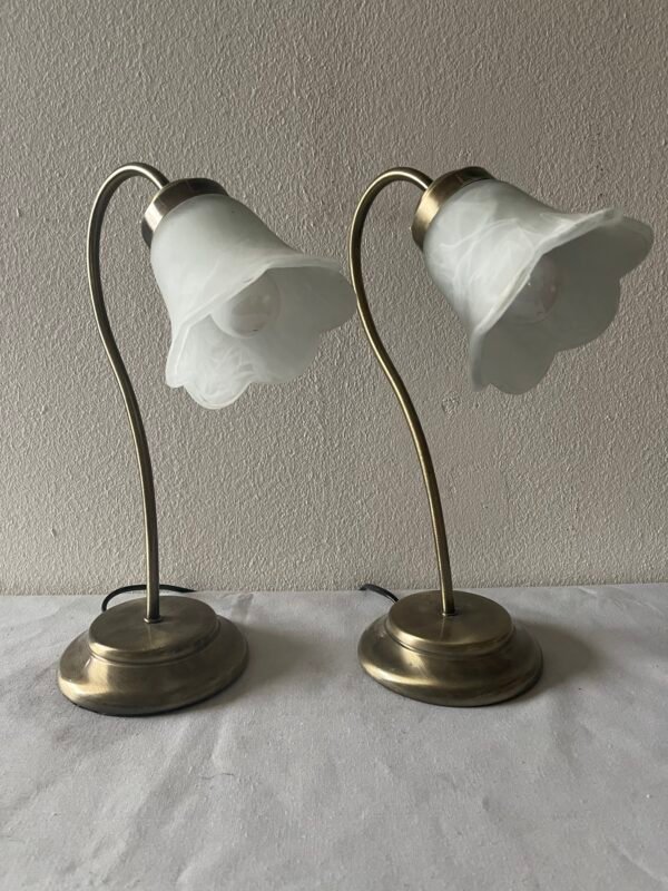 Coppia di Lampade da Tavolo Vintage con Base in Ottone e Vetro Opalescente - Image 4