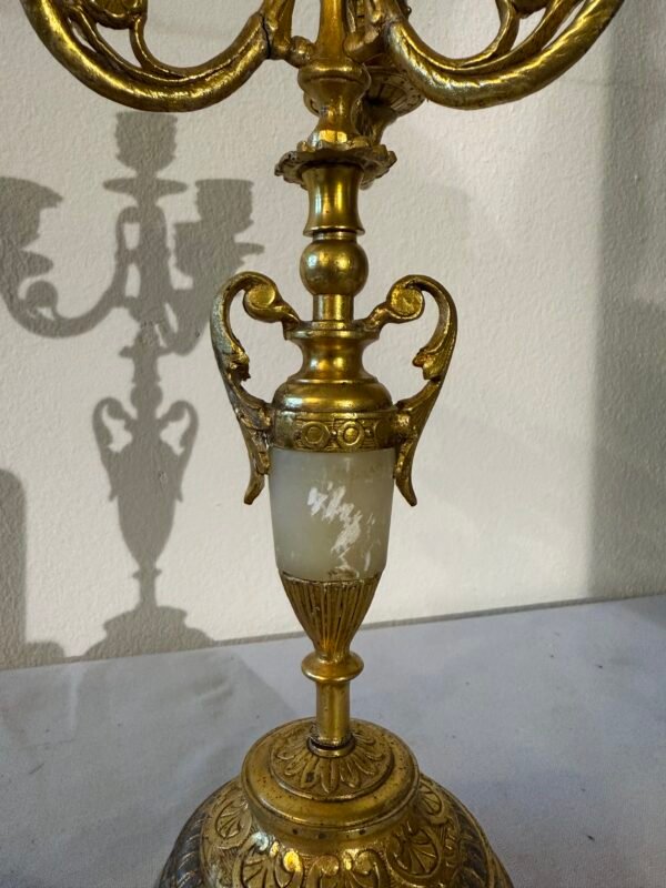 Coppia di Candelabri Impero in Bronzo Dorato e Onice - Image 4