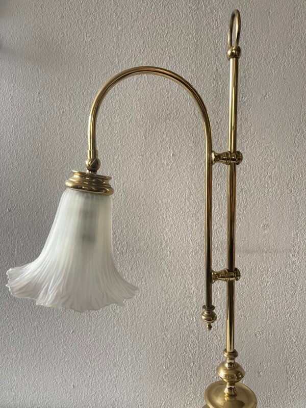 Lampada da Tavolo Regolabile in Ottone e Legno con Vetro Ondulato - Image 4