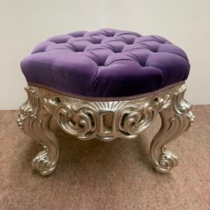 Sgabello Barocco Rococò in Legno Intagliato Argentato e Velluto Viola Capitonnè