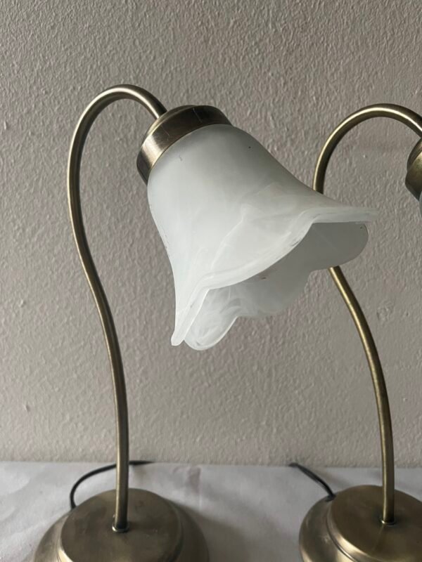 Coppia di Lampade da Tavolo Vintage con Base in Ottone e Vetro Opalescente - Image 2