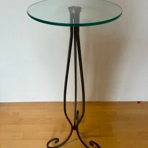 Tavolino in Vetro con Base in Ferro – Elegante e Moderno